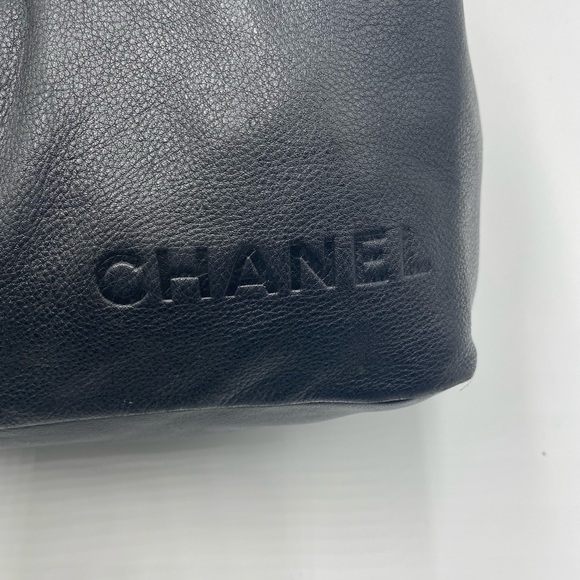 Authentic vintage Chanel leather hobo purse - Picture 4 of 11